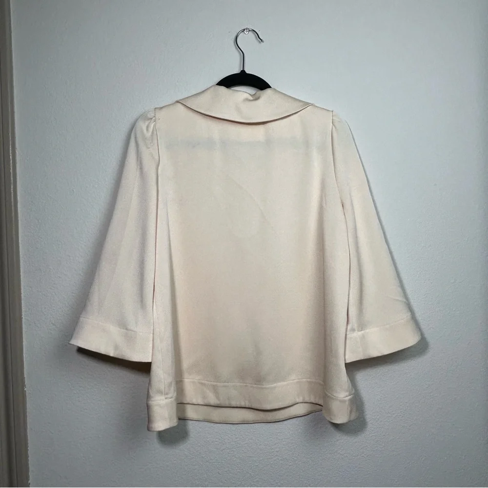 Tuckernuck Cream V-Neck Bell Sleeve Blouse Size Small - Picture 7 of 9